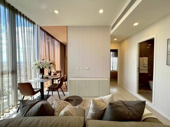 living room and room interior of แมสซารีน รัชโยธิน | Mazarine Ratchayothin by Grand Unity