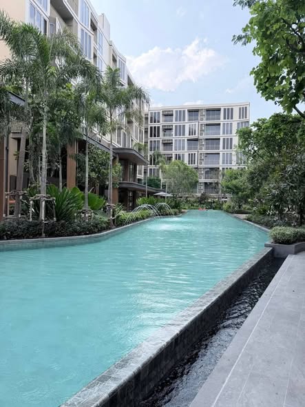 pool of Mekin Haus