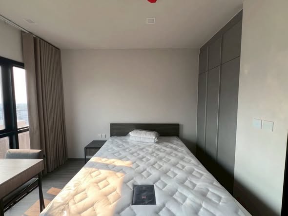 bedroom of Metris Lat Phrao
