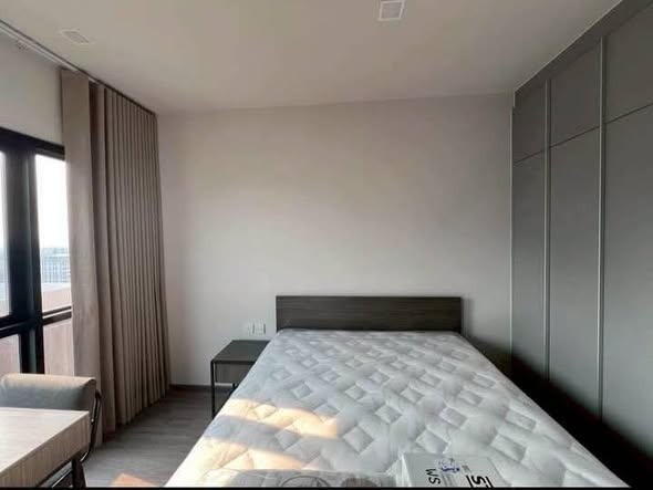 bedroom of Metris Lat Phrao
