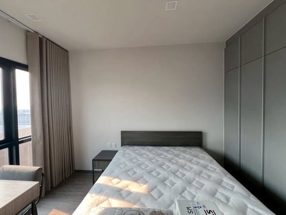 bedroom and room interior of Metris Lat Phrao