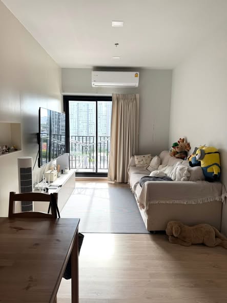 living room and bedroom and room interior of Metris Phatthanakan-Ekkamai