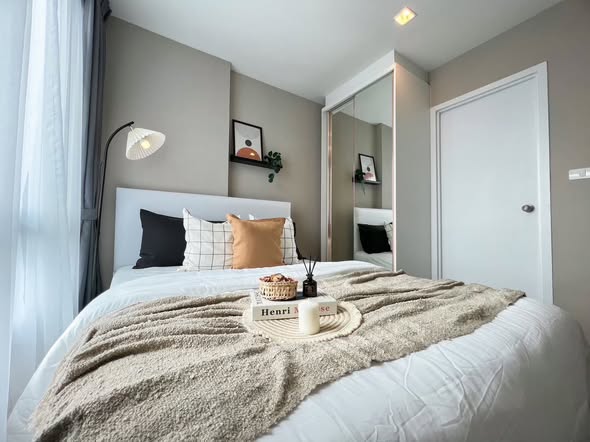 bedroom of Metro Luxe Riverfront Rattanathibet