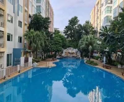 pool of Metro Park Sathorn phase 2/2