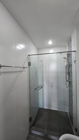 room interior and bathroom of Metro Sky Prachachuen