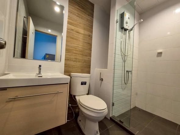bathroom of Metro Sky Wutthakat