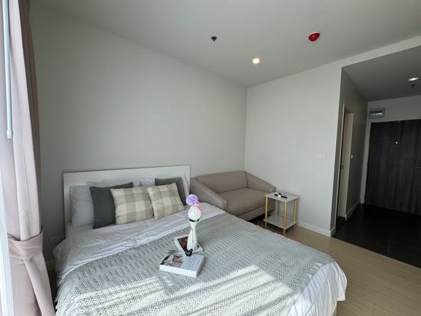 bedroom of Metro Sky Wutthakat