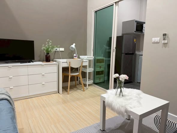 bedroom and living room of Metro Sky Wutthakat