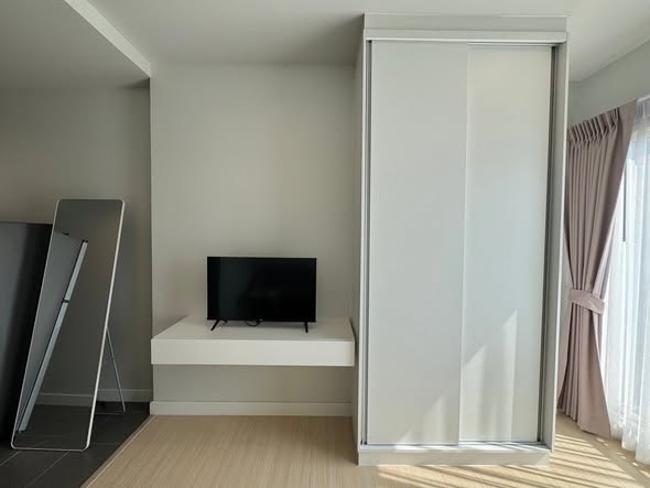 bedroom and room interior of Metro Sky Wutthakat