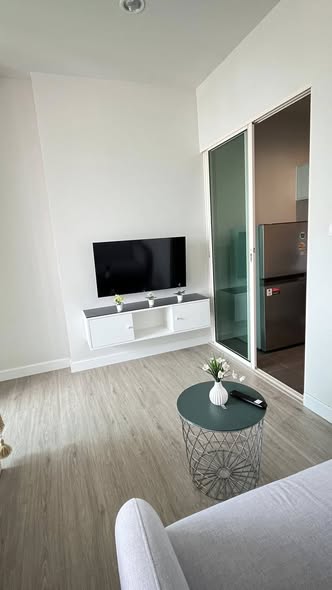 living room and bedroom of Metro Sky Wutthakat
