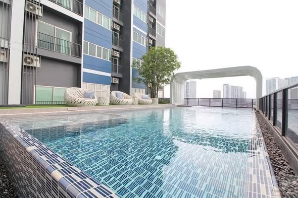 pool of Metro Sky Wutthakat