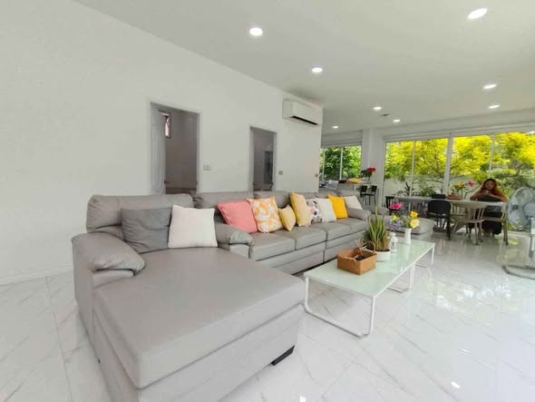 living room of Modi house โมดิเฮาส์ ตัวจริงเรื่องบ้านน้อคดาวน์ บ้านสำเร็จรูป