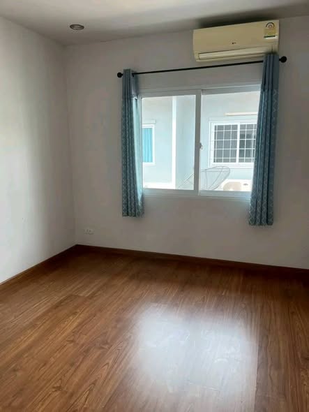 bedroom of Motown Brio