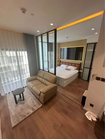 bedroom and room interior of MUNIQ Sukhumvit 23