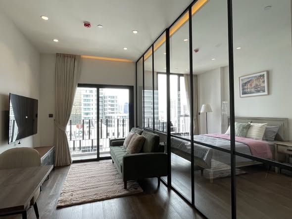 bedroom and room interior of MUNIQ Sukhumvit 23
