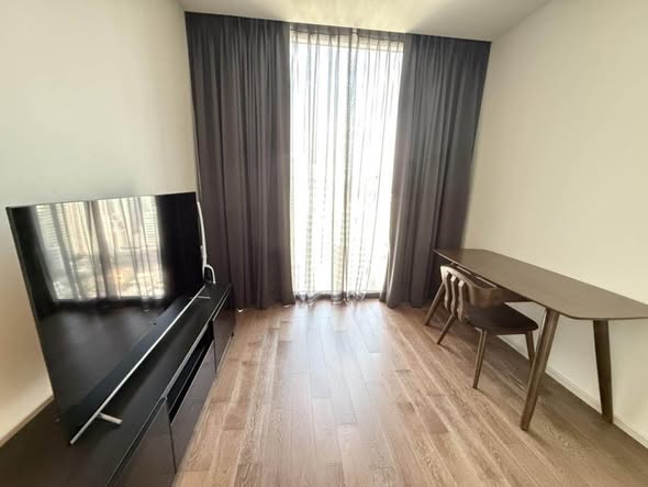 bedroom and room interior of MUNIQ Sukhumvit 23