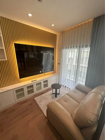 living room and bathroom of MUNIQ Sukhumvit 23