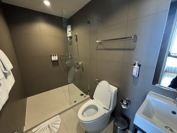 bathroom of Mövenpick Ekkamai Bangkok