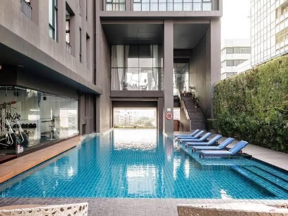 pool of Mövenpick Ekkamai Bangkok