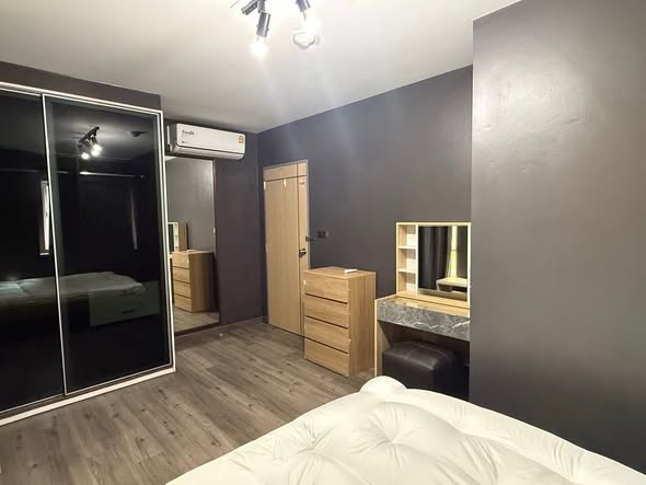 bedroom and room interior of My Condo Sukhumvit 81