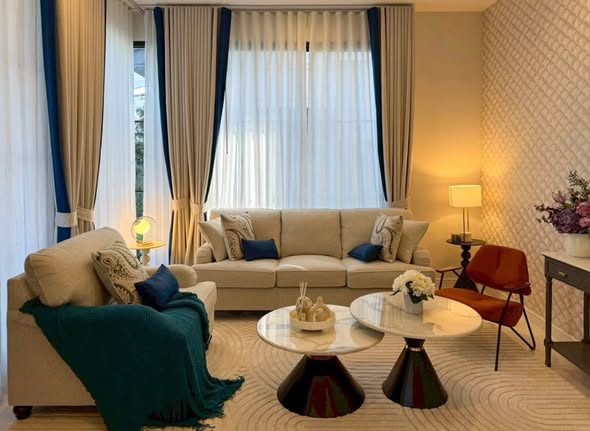 living room of Narasiri Phahol – Watcharapol