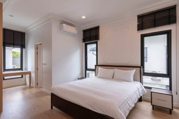 bedroom and room interior of Narinsiri Krungthep Kreetha