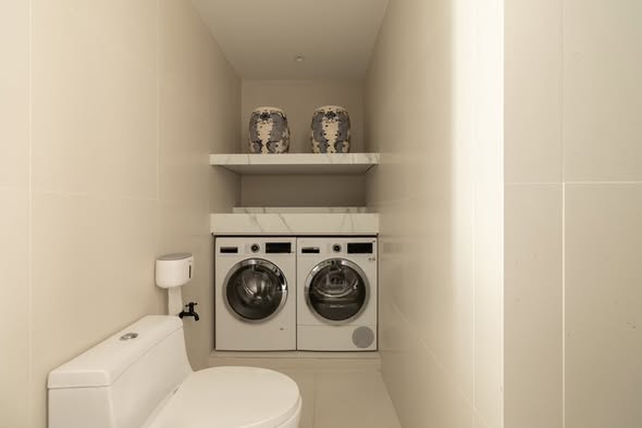 bathroom of Newton Tower