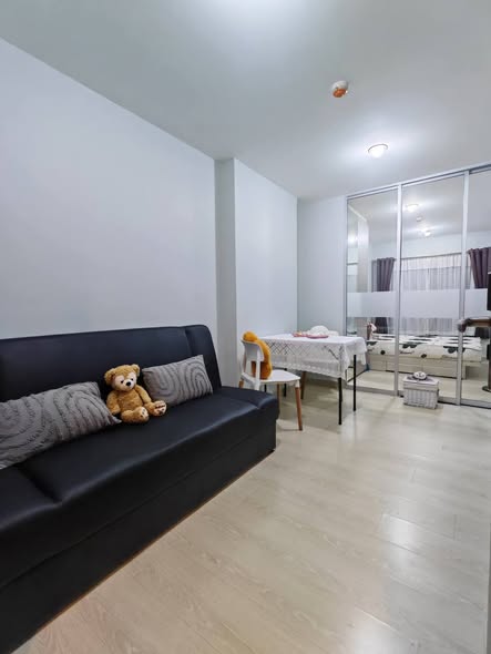 bedroom and living room of คอนโด Niche id