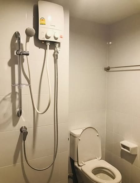 bathroom of Niche ID Seri Thai