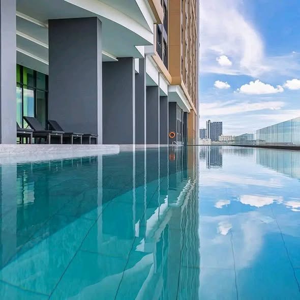 pool of Niche MONO Sukhumvit Bearing