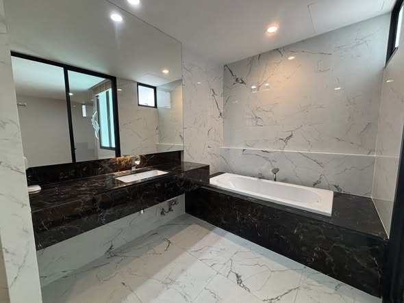 bathroom of Nirvana Define Srinakarin-Rama9