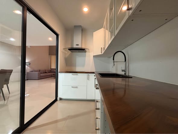 room interior and kitchen of Nirvana Define Srinakarin-Rama9
