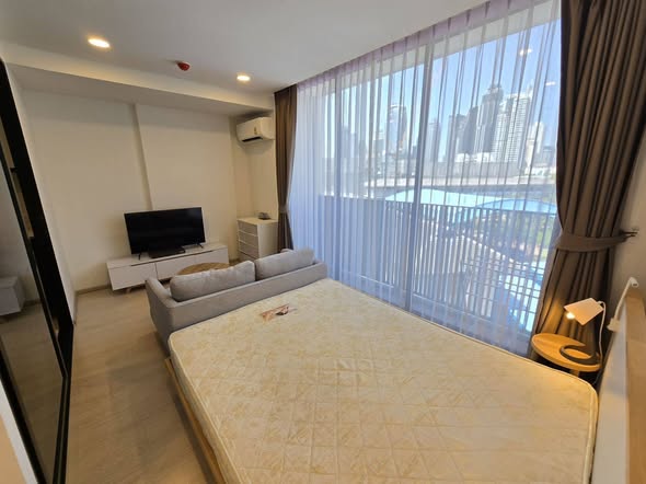 bedroom and room interior of Noble Ambience Sukhumvit 42
