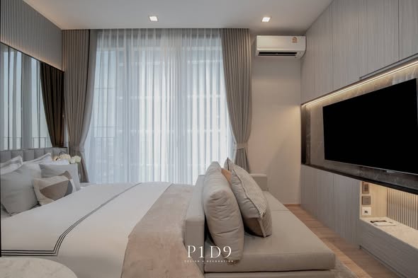bedroom of Noble Around Ari