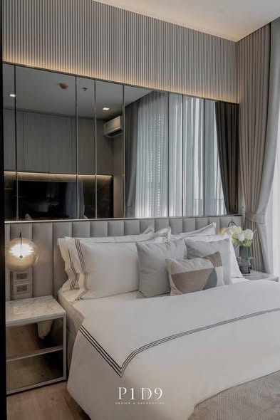 bedroom of Noble Around Ari
