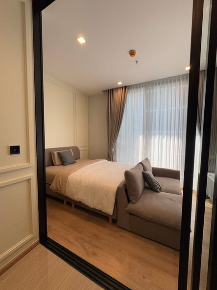 bedroom and room interior of Noble Around Ari