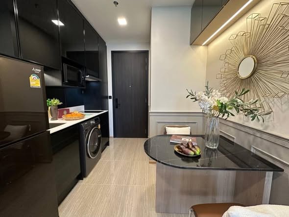 kitchen of Noble Around Ari