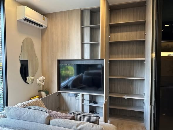living room and room interior of Noble Around Ari