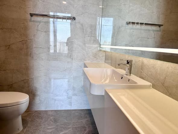 bathroom of Noble Around Sukhumvit 33