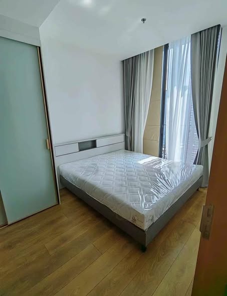 bedroom of Noble BE33