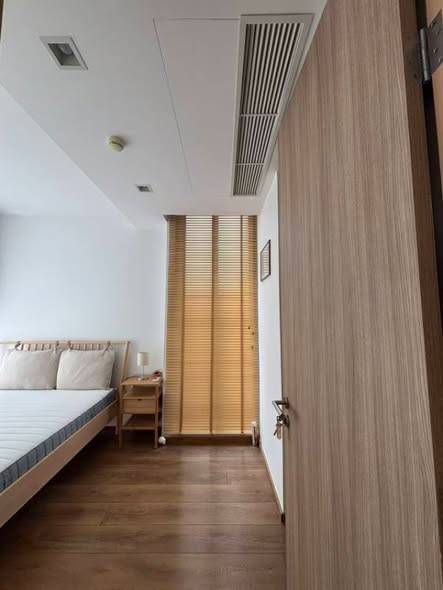 bedroom and room interior of Noble BE33