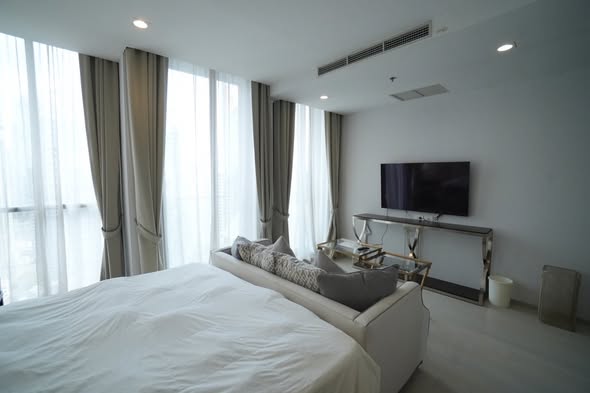 bedroom of Noble Ploenchit