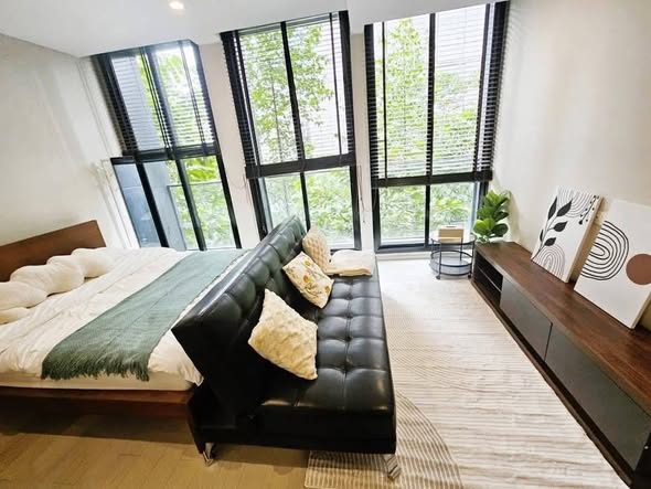 living room and bedroom of Noble Ploenchit