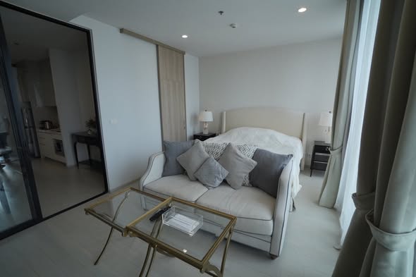 living room and bedroom of Noble Ploenchit