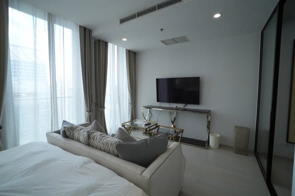living room and bedroom of Noble Ploenchit