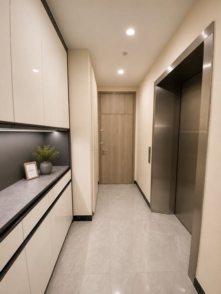 room interior and bathroom of Noble Ploenchit