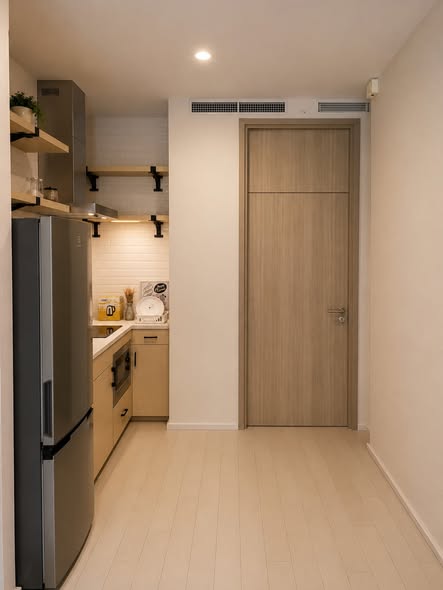 room interior and bathroom of Noble Ploenchit