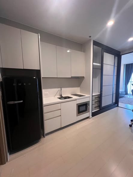 room interior and kitchen of Noble Ploenchit