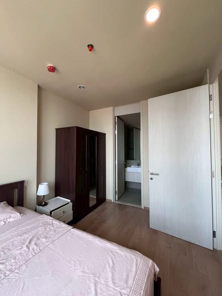 bedroom and room interior of Noble Recole