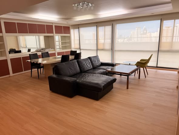 living room of Noble Reflex